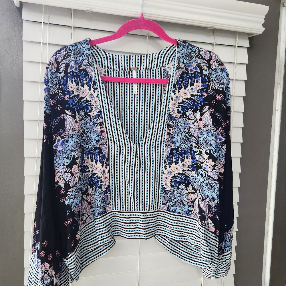 Free People Mix N Match Boho Black Floral V Neck Kimono Style Top Size Small - Picture 5 of 15